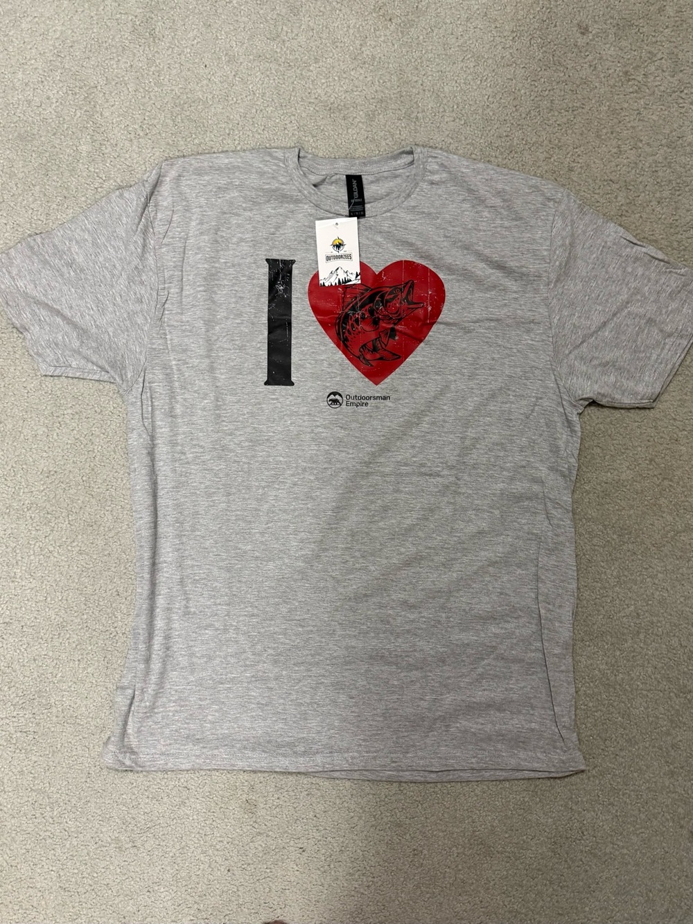 NWT Gildan Light Gray Tee with Red Heart Fishing Graphic XL